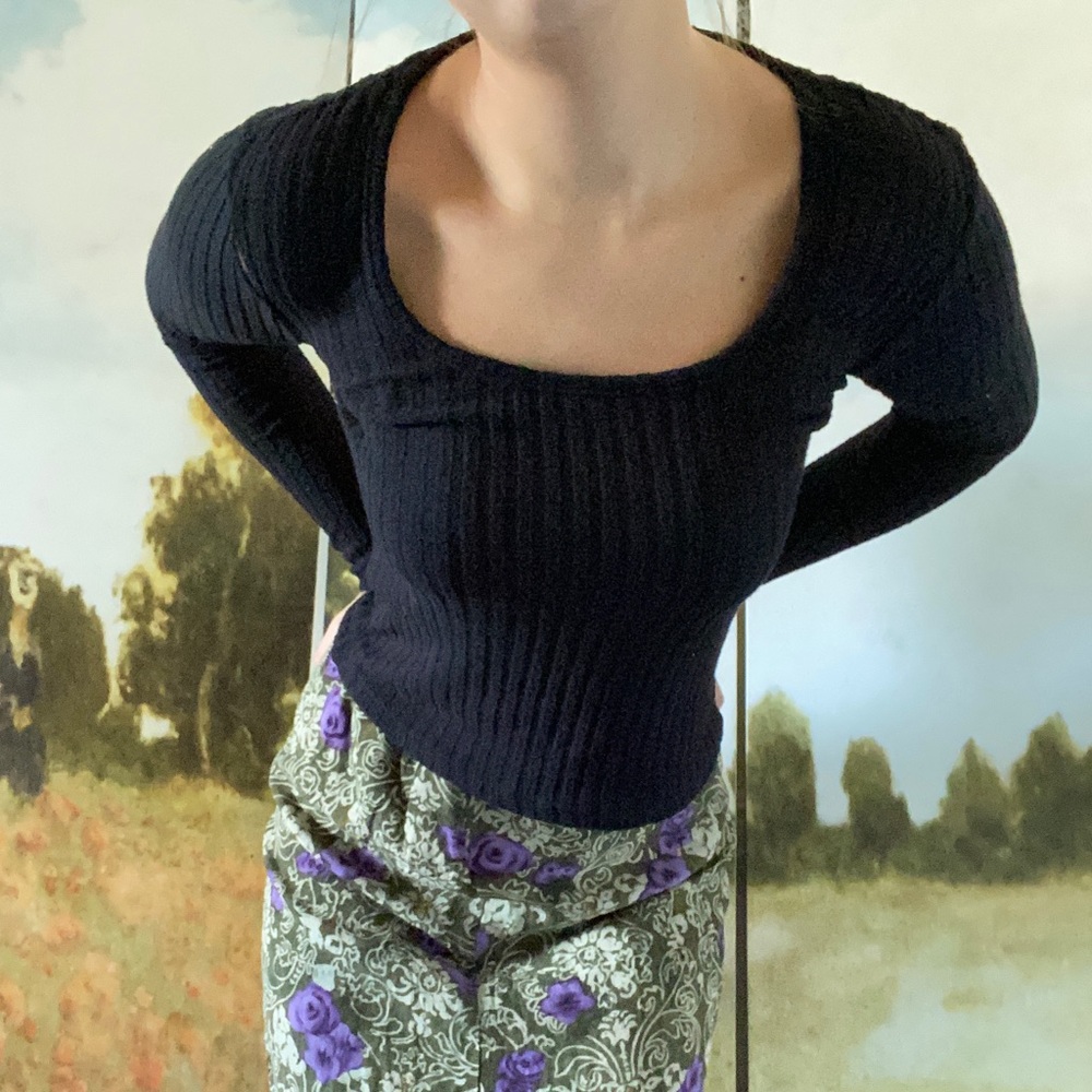 basic black crop top - Picture 2 of 3